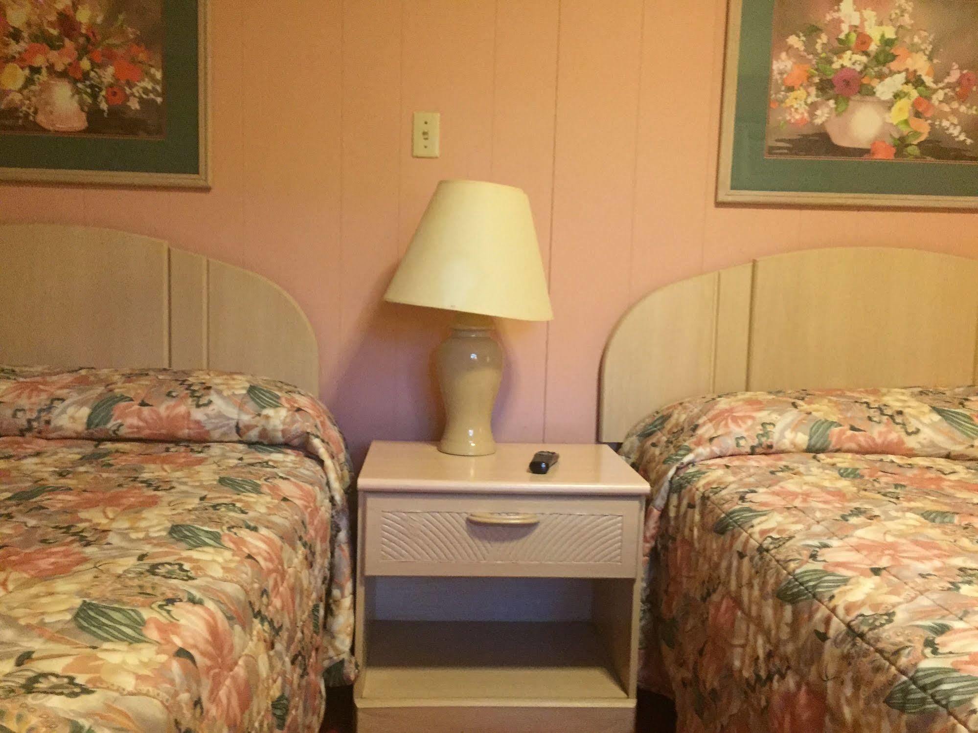 Carlin Villa Motel Carlinville Eksteriør bilde