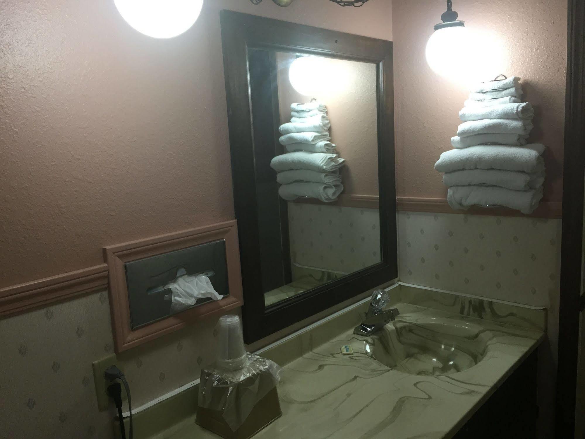 Carlin Villa Motel Carlinville Eksteriør bilde