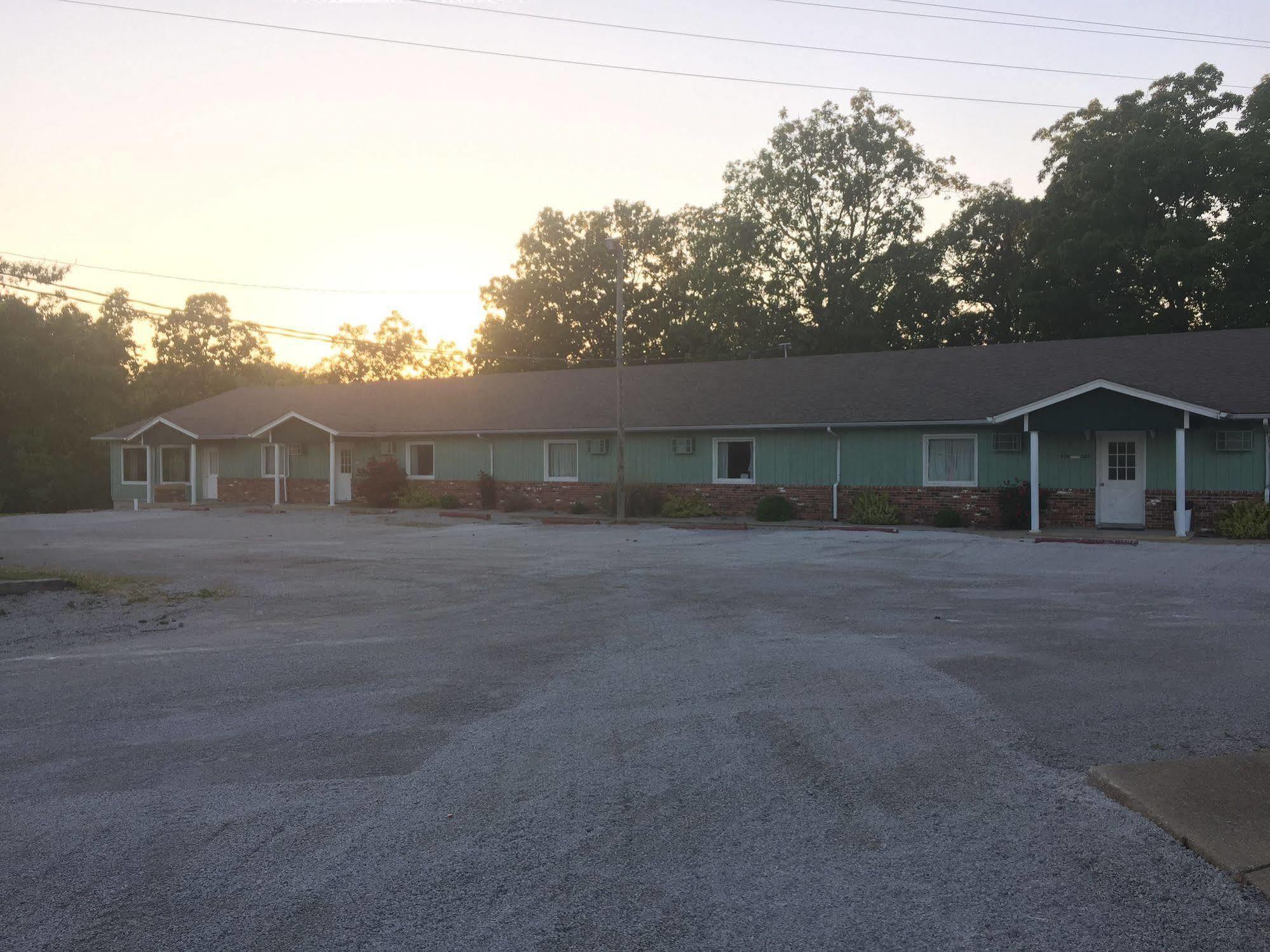 Carlin Villa Motel Carlinville Eksteriør bilde